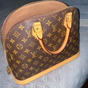 Use.  Louis Vuitton monogram alma MM